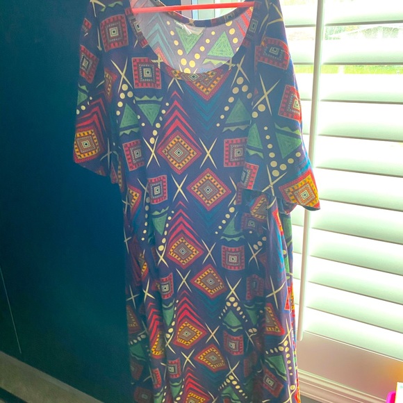 Gorgeous lularoe Carly - Picture 1 of 3